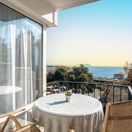 Chic Flat With Balcony Near Moda Shore Стамбул Экстерьер фото